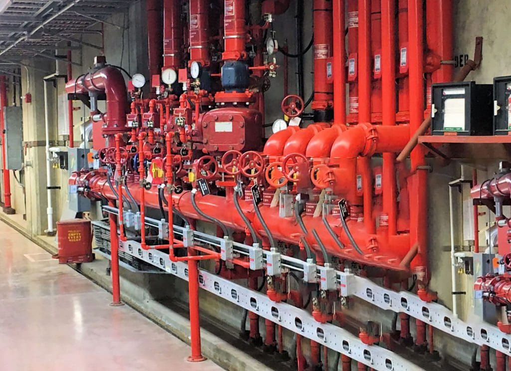 عکس سیستم اعلام و اطفاء حریق با سنسورها، نماد نگهداری تاسیسات الکتریکال دکتر ساختمان.